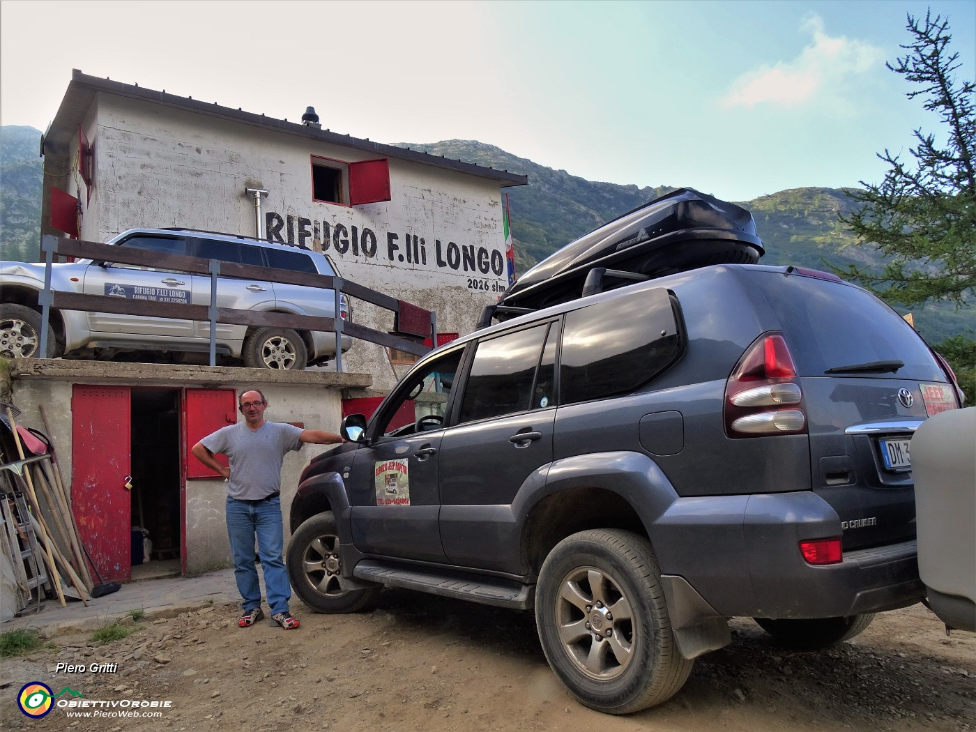 11 Partenza a piedi dal Rif. Longo (2026 m) raggiunto in comoda jeep navetta di Ugo MIdali (3280424902).JPG